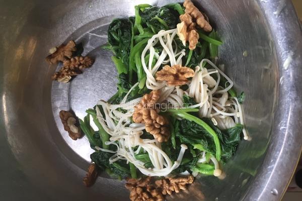 桃仁菠菜的做法图解4