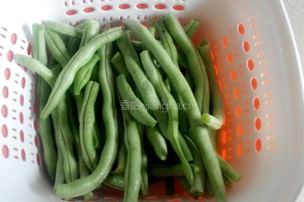 豆角拖叶儿(沾片子)的做法图解2