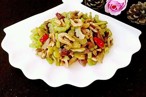 核桃仁炒苦瓜的做法图解11