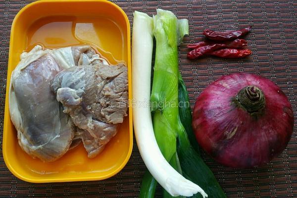双葱爆羊肉的做法图解1