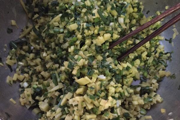 土豆韭菜馅包子的做法图解2