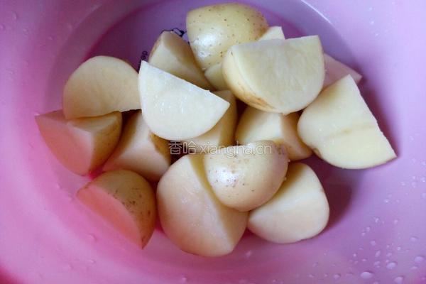 红烧土豆的做法图解1