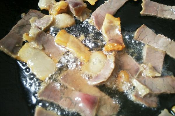 葱头炒腊肉的做法图解3