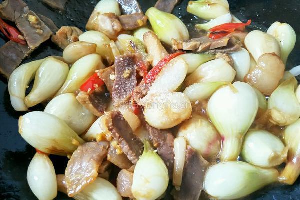 葱头炒腊肉的做法图解7