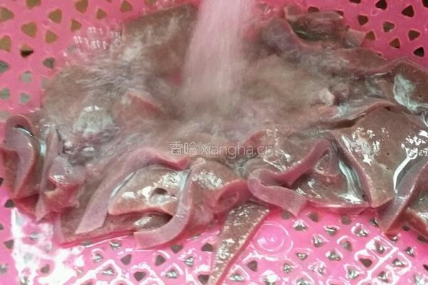 猪肝番茄汤的做法图解1