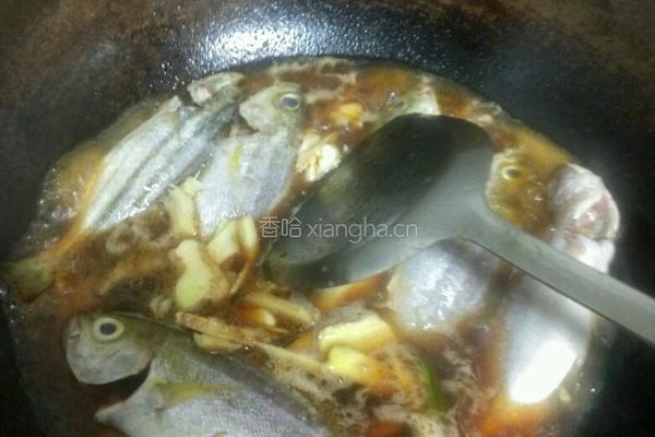 酱油水杂鱼的做法图解2