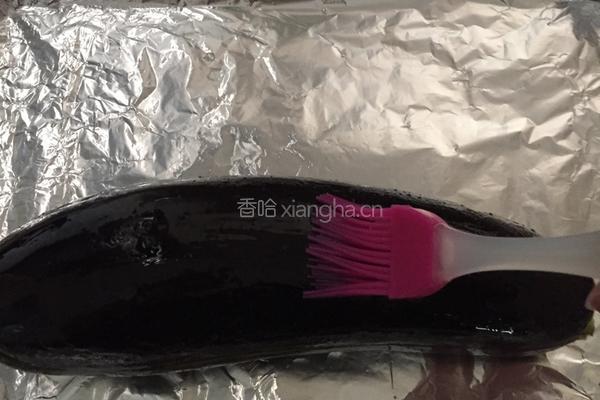 孜然蒜香烤茄子的做法图解2