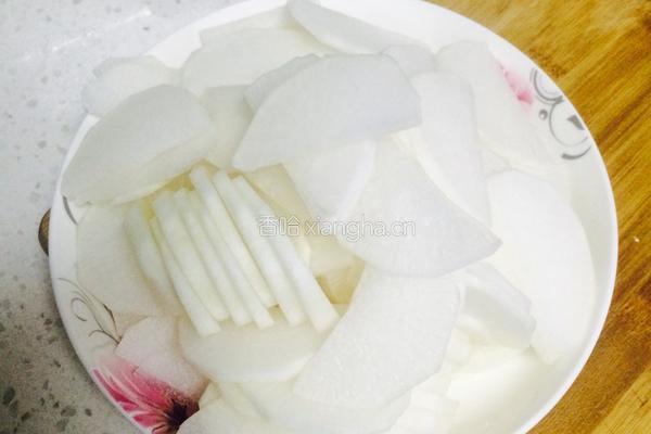 白萝卜烧肉的做法图解1