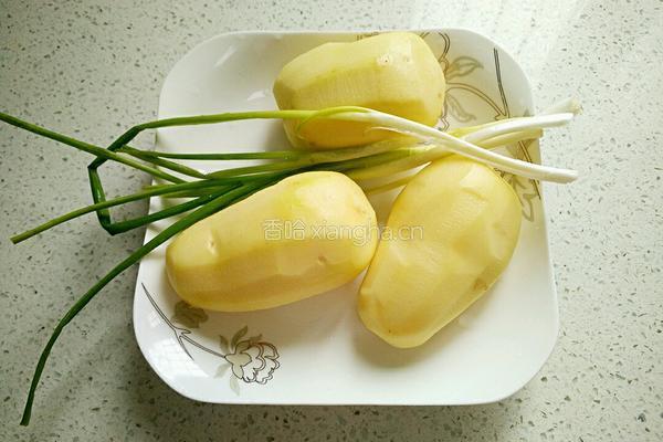 剁椒炒土豆丝的做法图解1