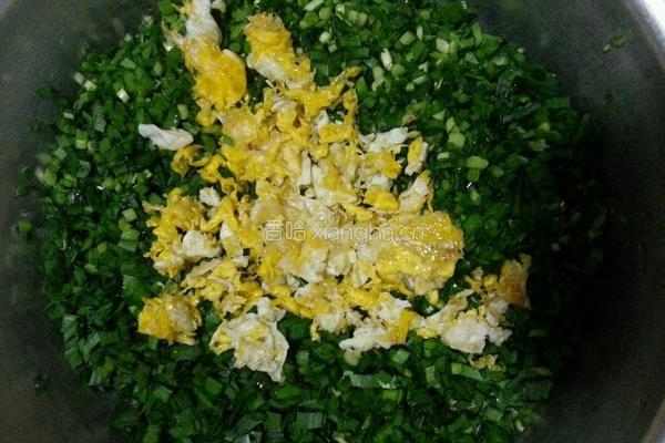 东北韭菜鸡蛋馅饺子的做法图解3