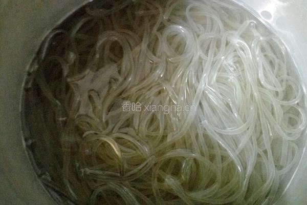 香葱炒粉纤的做法图解1
