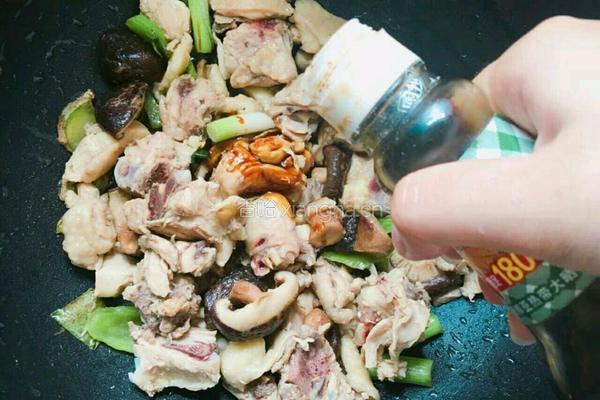 特制香菇鸡肉面的做法图解7