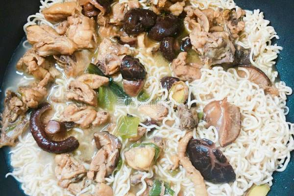 特制香菇鸡肉面的做法图解10
