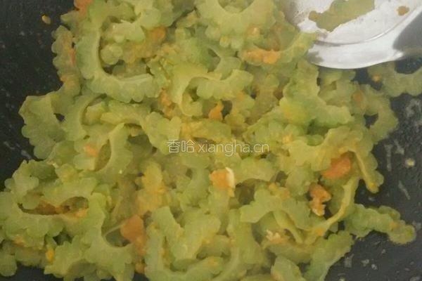 咸鸭蛋焗苦瓜的做法图解5
