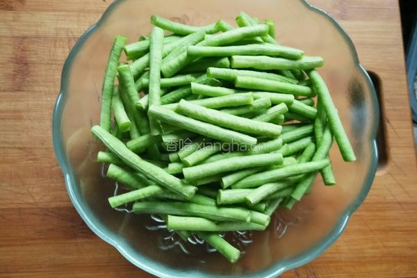 凉拌豆角的做法图解1