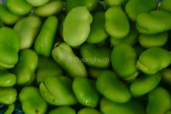 蚕豆炒鸡蛋的做法图解1