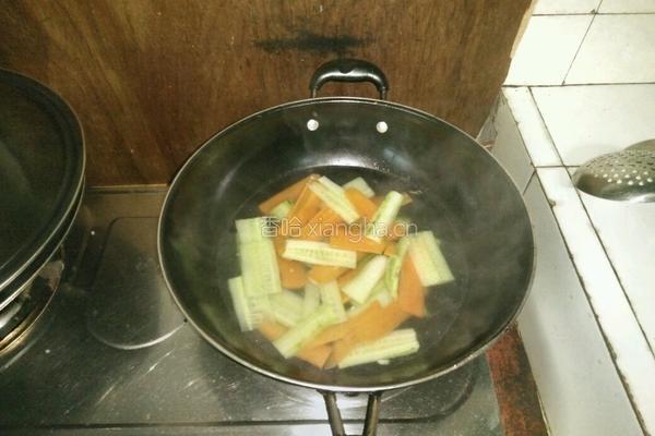 辣椒胡萝卜炒豆干的做法图解2
