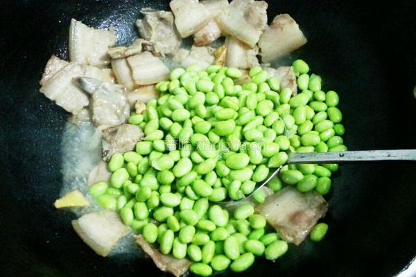 五花肉煮毛豆的做法图解4