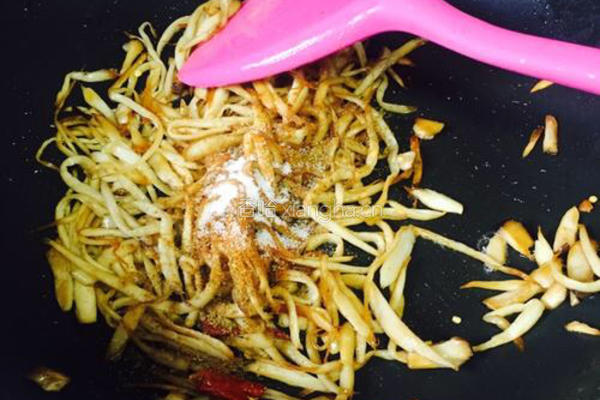 超好吃肉感十足的干煸杏鲍菇的做法图解4