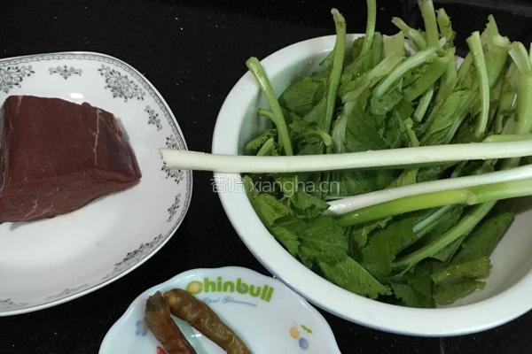 青菜炒牛肉的做法图解1