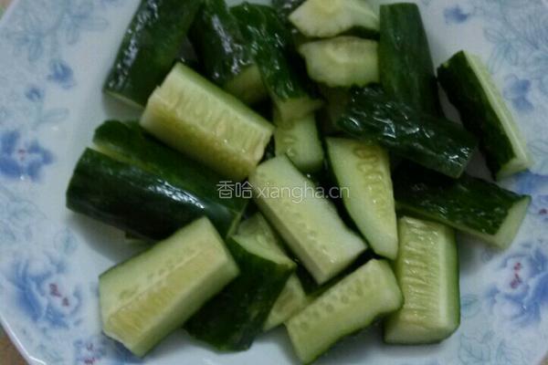 黄瓜炒虾仁的做法图解1