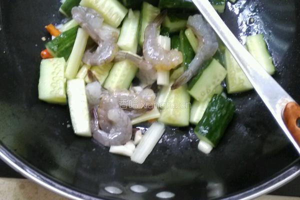 黄瓜炒虾仁的做法图解5