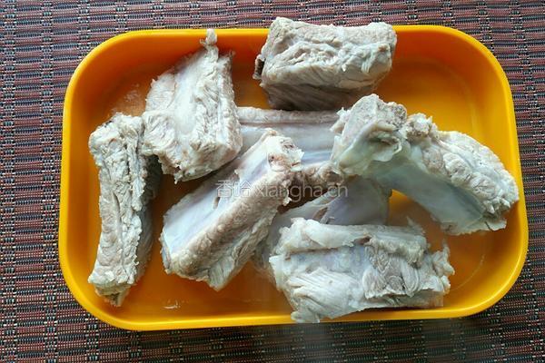 糖醋排骨的做法图解3