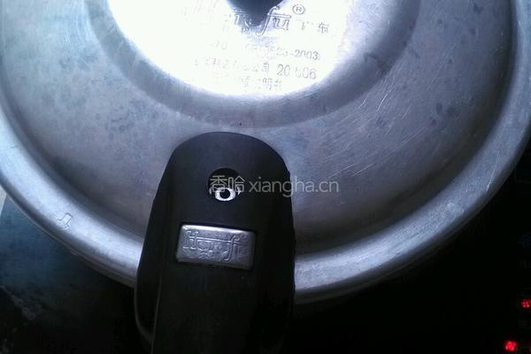 梅菜干焖土豆的做法图解4