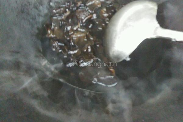 醋泡木耳的做法图解1