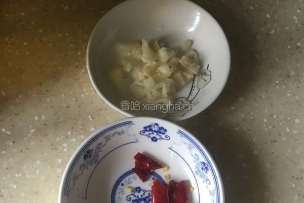 手撕茴子白（清炒）的做法图解2