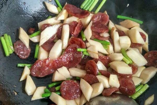 杏鲍菇炒腊肠的做法图解4