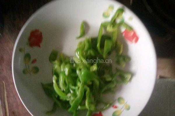 辣椒炒鸡蛋的做法图解3