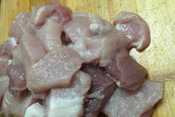 土豆炖红烧肉的做法图解1