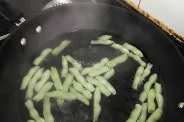 藿香炒四季豆的做法图解2