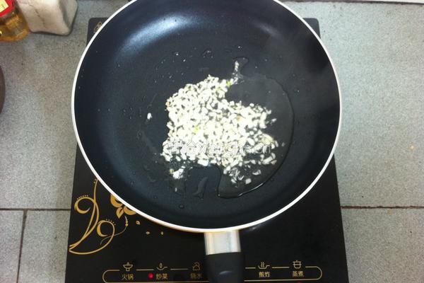 蒜香虹豆角的做法图解2