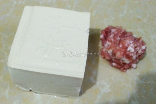 肉沫煎豆腐的做法图解1