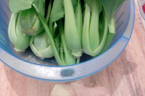 炝油菜的做法图解1