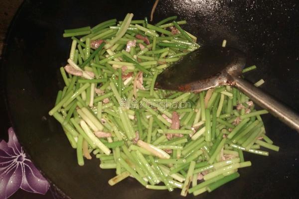蒜苔炒肉的做法图解3