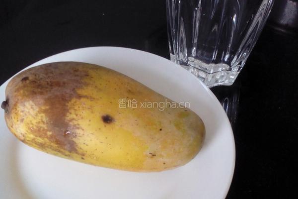 芒果汁的做法图解1