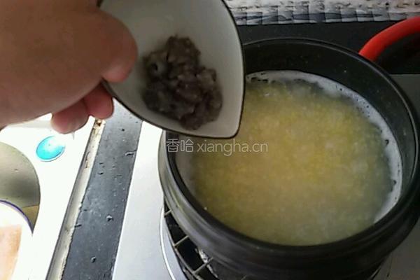 海参小米粥的做法图解6