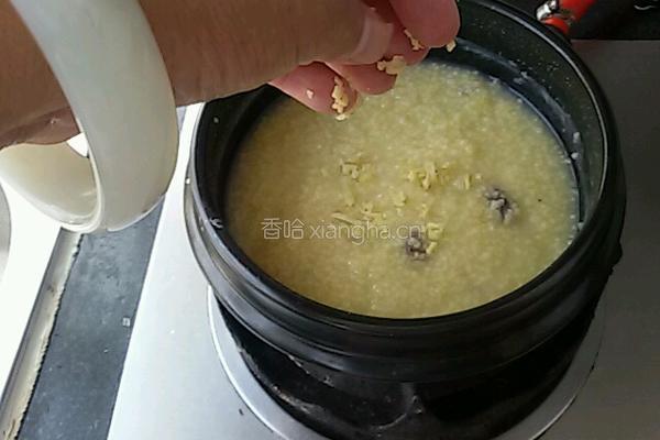 海参小米粥的做法图解7