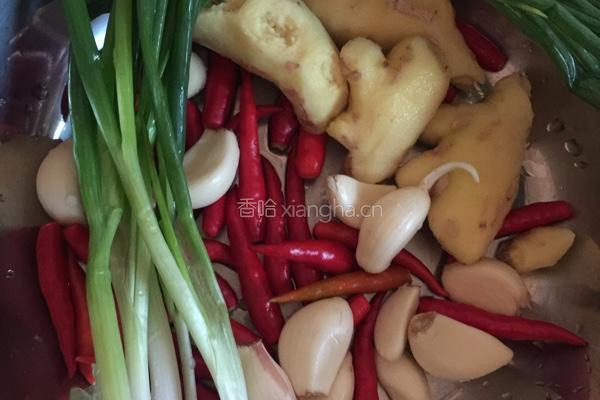 口味鸡爪的做法图解1