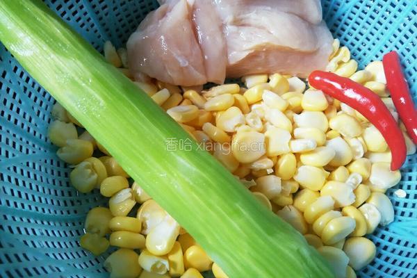 莴笋玉米炒肉丁的做法图解1