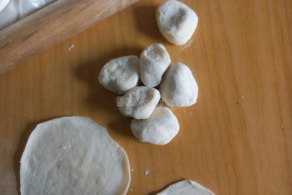 酸菜肉陷饺子的做法图解3