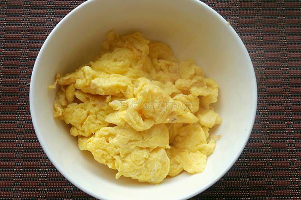 鸡蛋炒韭菜的做法图解5