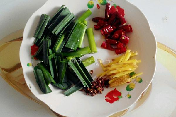 香菇烧鸡的做法图解3