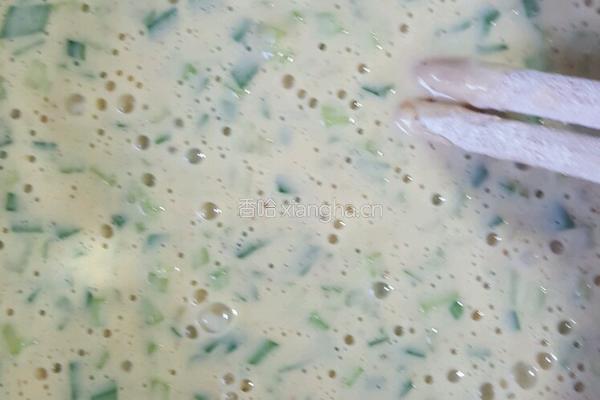 牛奶芹菜鸡蛋饼的做法图解5