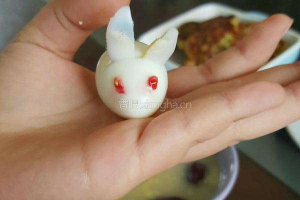 茕茕白兔 东走西顾的做法图解2