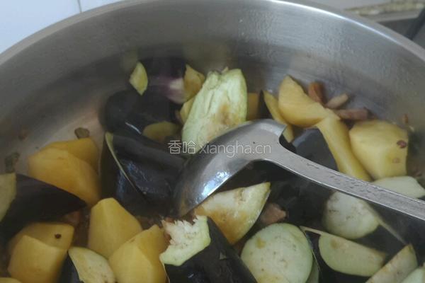 土豆炖茄子的做法图解3