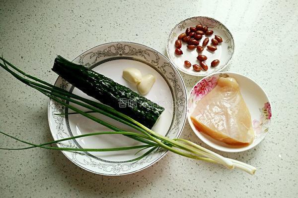 川味鸡丝凉面的做法图解1